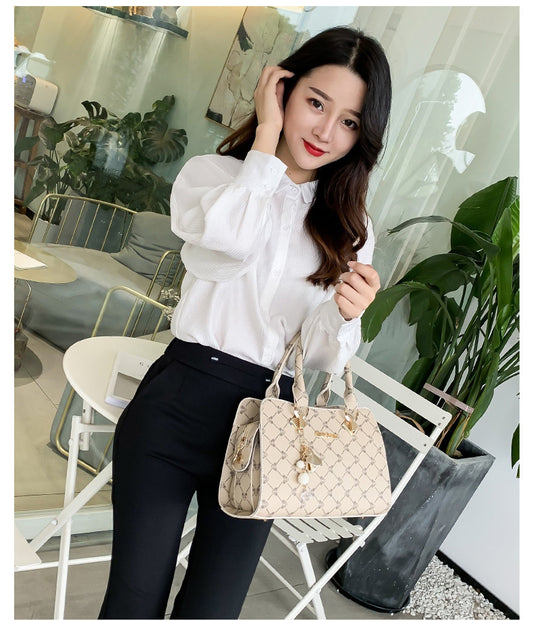 Everyday Classic Messenger Bag